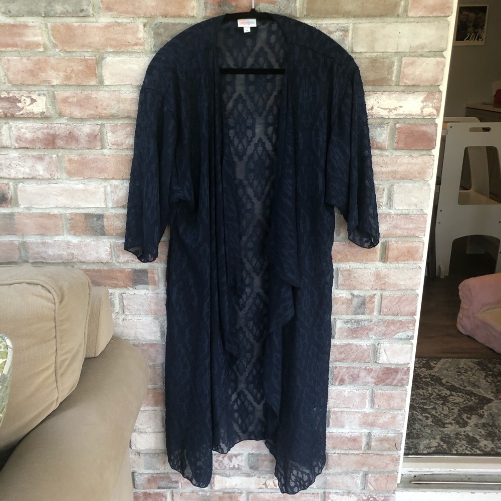 EUC LuLaRoe Shirley M Blue lace diamond design
